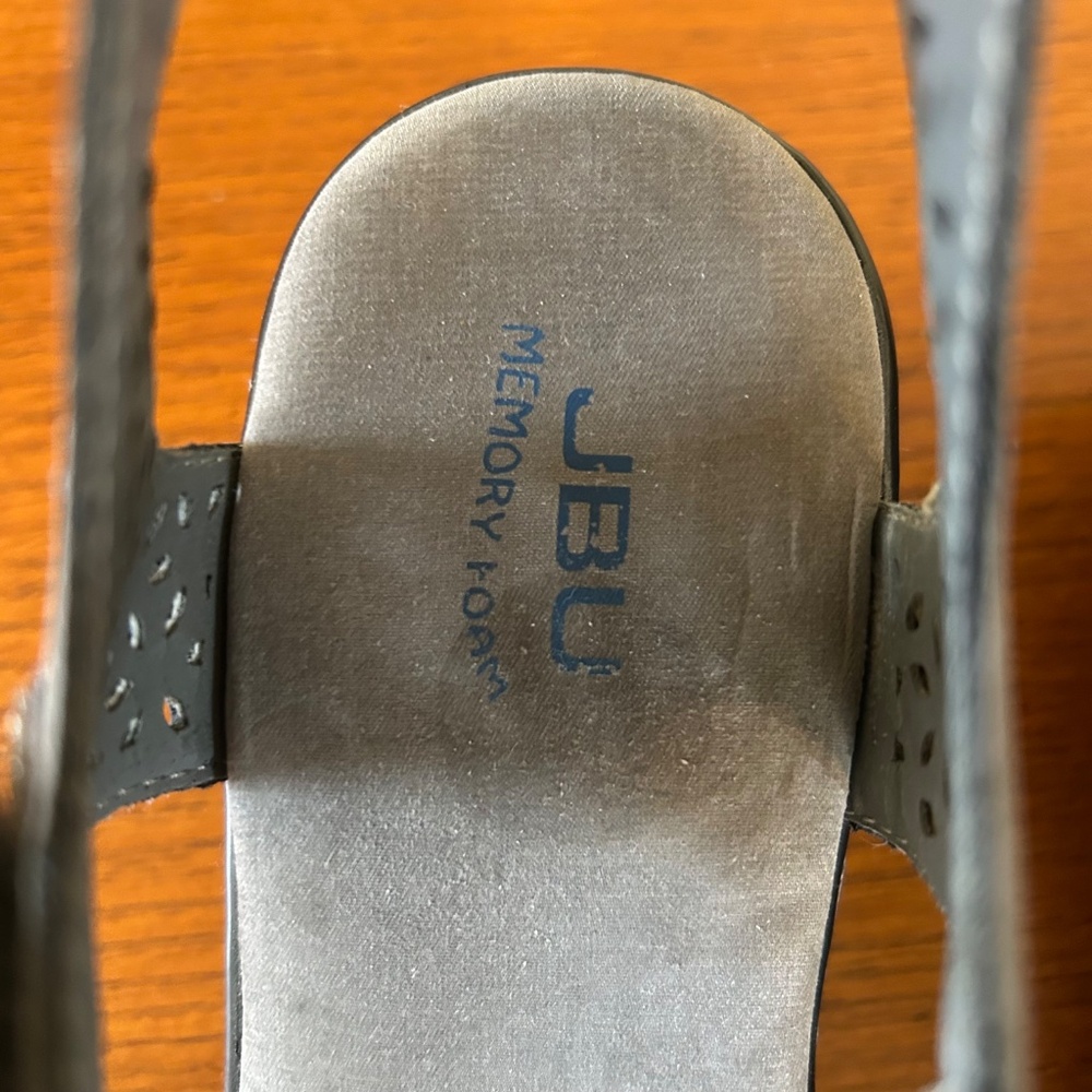 JBU Chloe Wedge Cushioned Sandals‎ Gray Vegan Leather Laser Cut Floral Size 8 - Picture 6 of 7